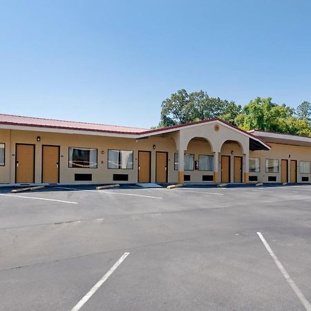 Econo Lodge Inn & Suites Fort Oglethorpe Exterior photo
