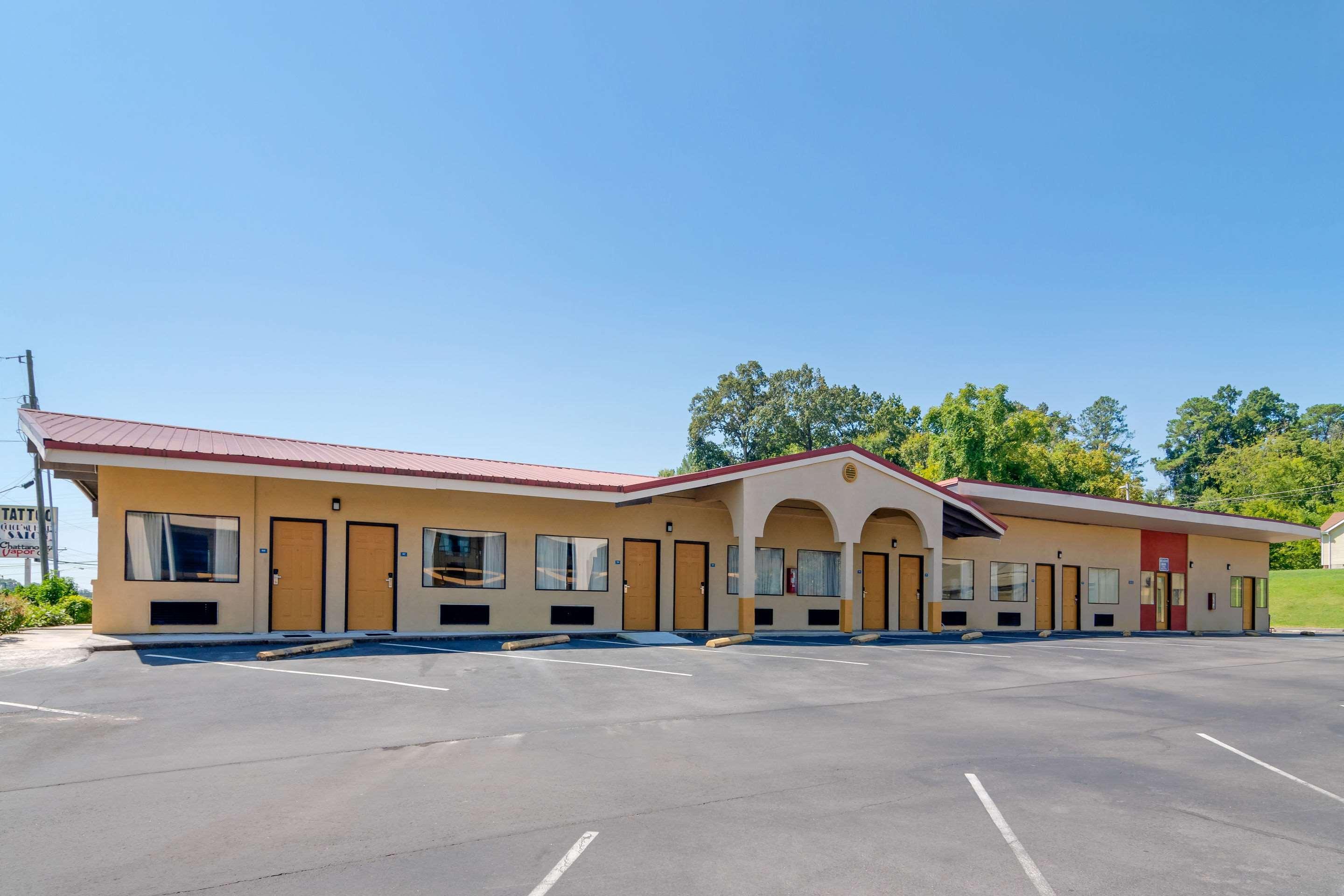 Econo Lodge Inn & Suites Fort Oglethorpe Exterior photo