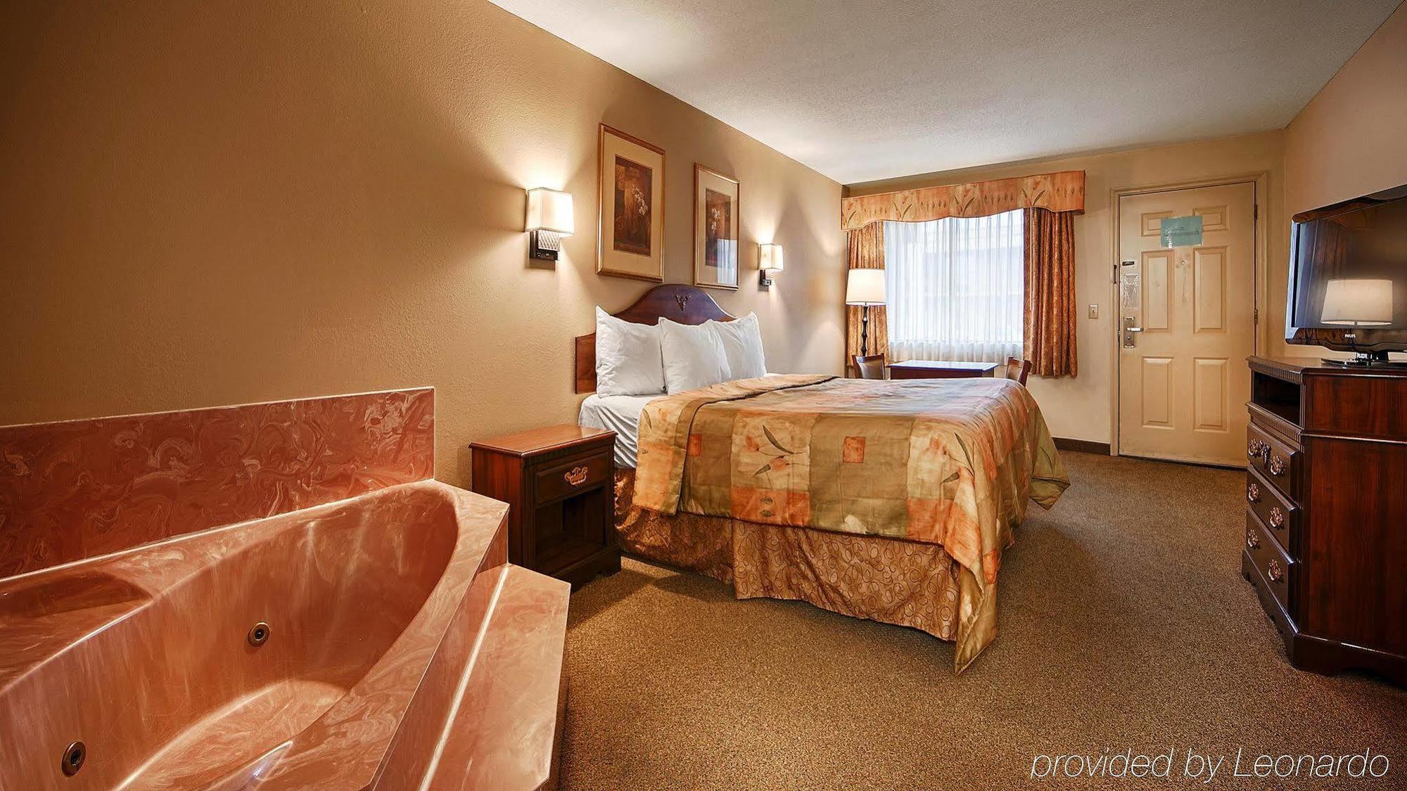 Econo Lodge Inn & Suites Fort Oglethorpe Room photo