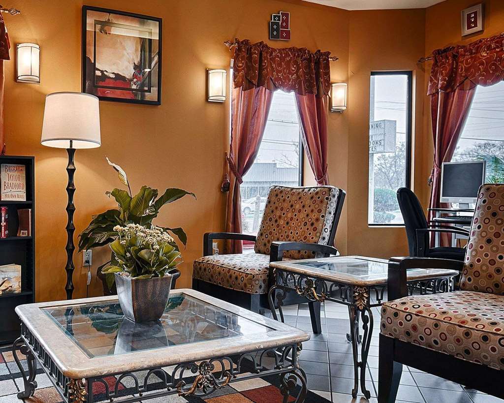 Econo Lodge Inn & Suites Fort Oglethorpe Interior photo