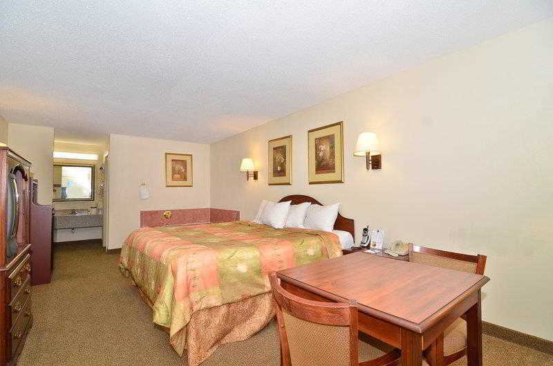 Econo Lodge Inn & Suites Fort Oglethorpe Exterior photo