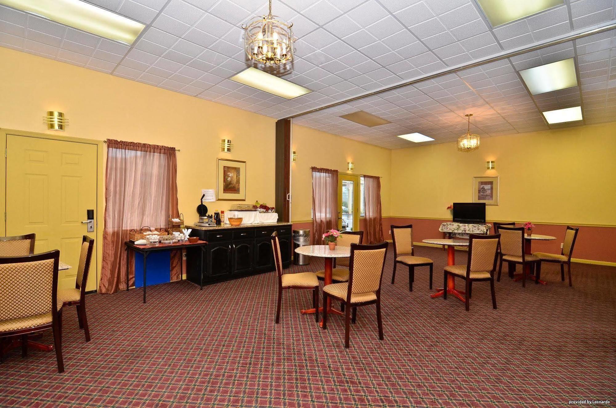 Econo Lodge Inn & Suites Fort Oglethorpe Exterior photo